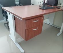 Meja  kerja 1/2 biro